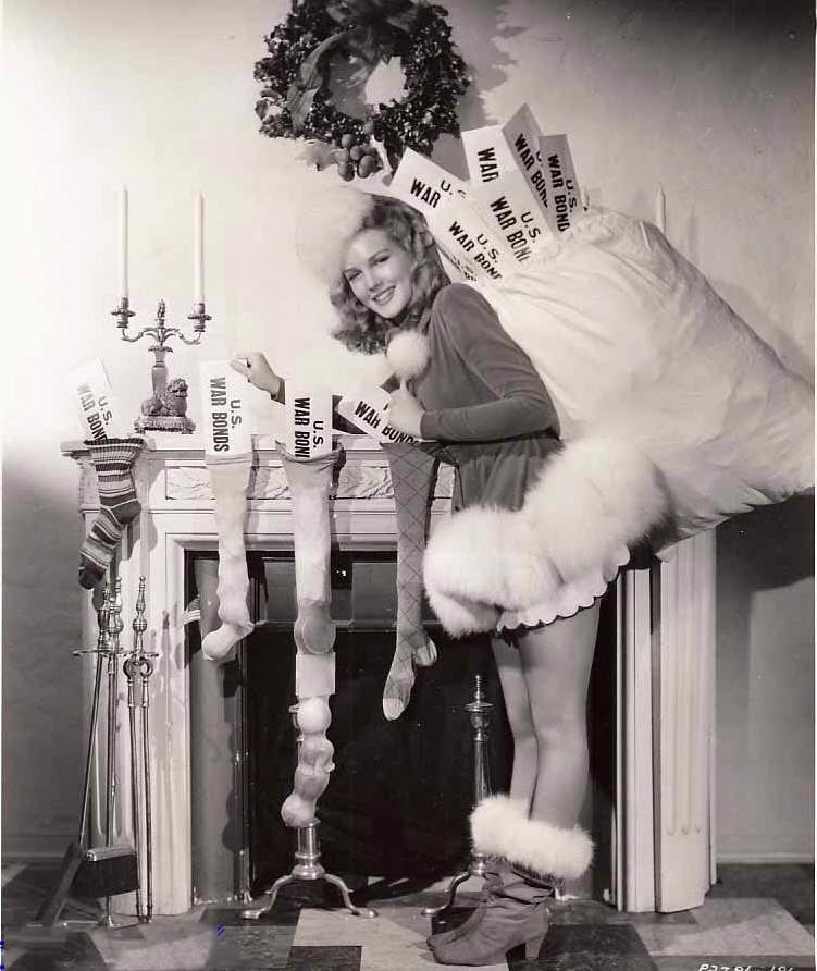 ‘Tis the Season for Vintage Christmas PinUp Girls