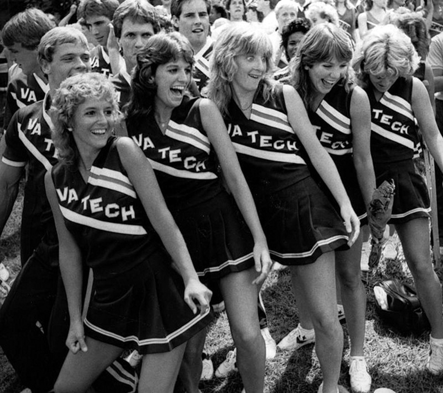 Gimme an "R" for Retro! 35 Vintage Photos of High School Cheerleaders (1970s1980s) Flashbak