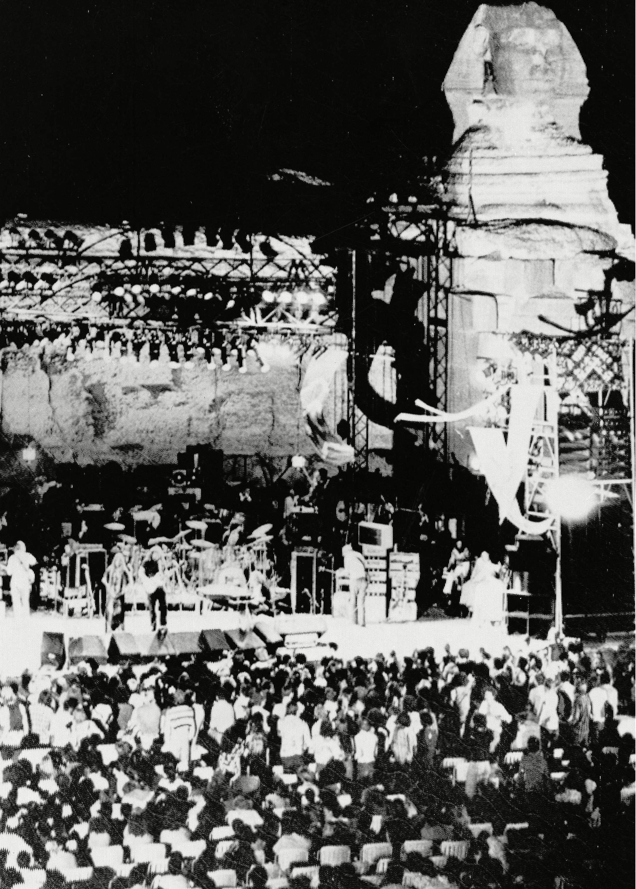 The Grateful Dead Levitate Egypt's Pyramids Under A Lunar Eclipse (1978