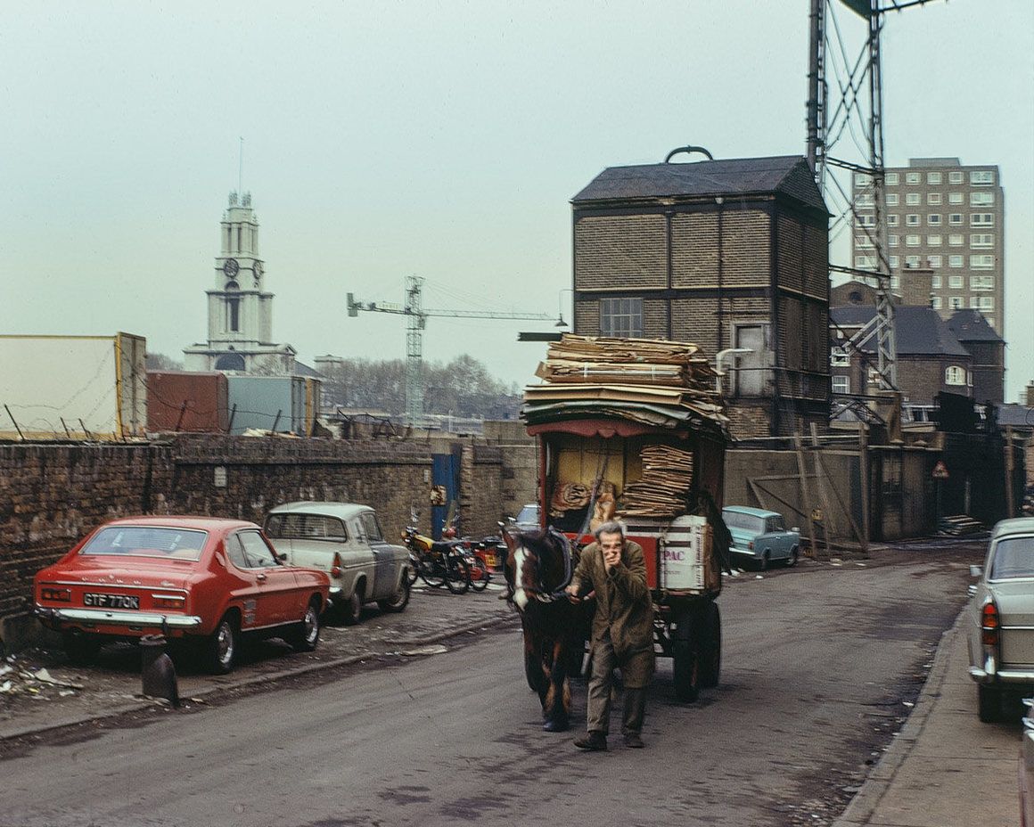 Spectacular Photos of London's Lost East End In Kodachrome Flashbak
