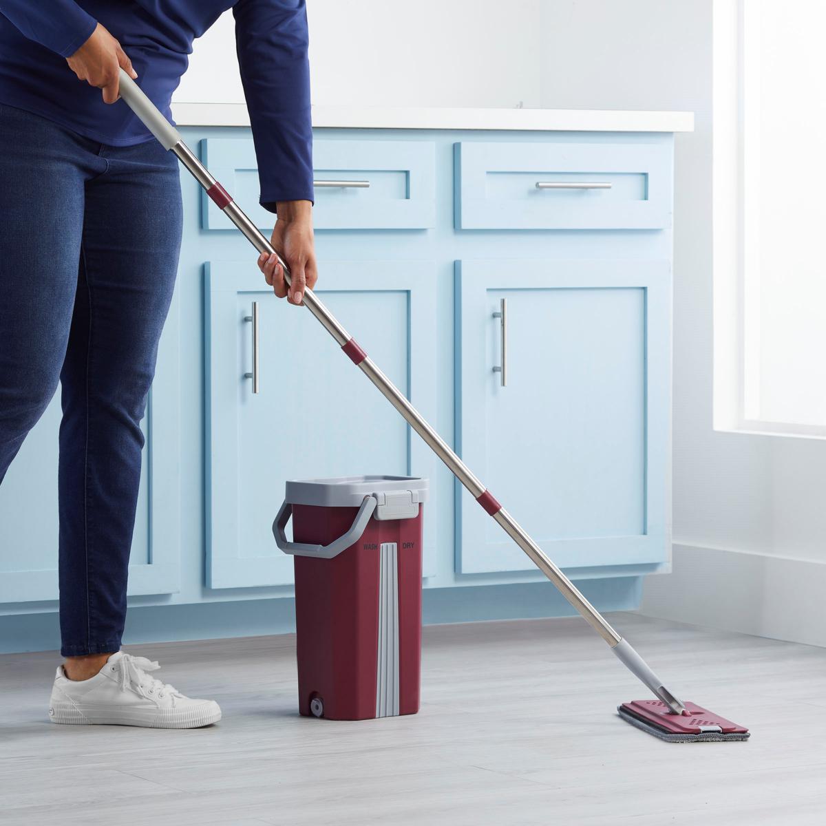 Microfiber HandiMop and Bucket with 4 Reusable Pads Deal Flash Deal