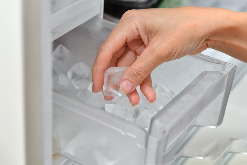 Choosing Wisely Portable Ice Maker vs Freezer Ice Maker Flashy House