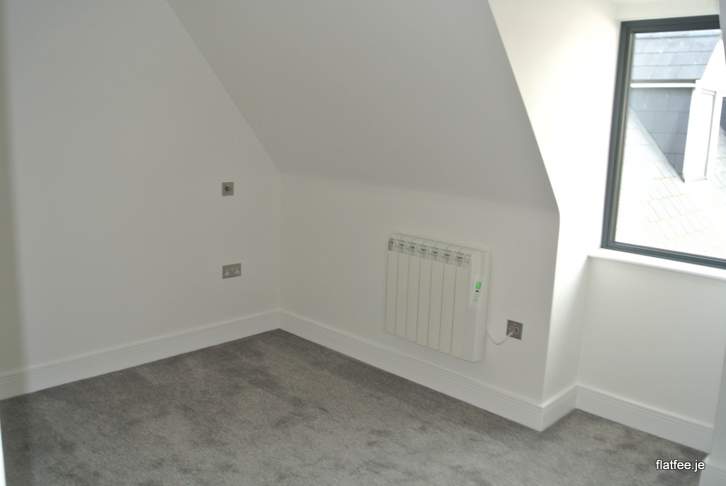 Spacious 2 Bedroom Top Floor Apartment with Parking First Tower