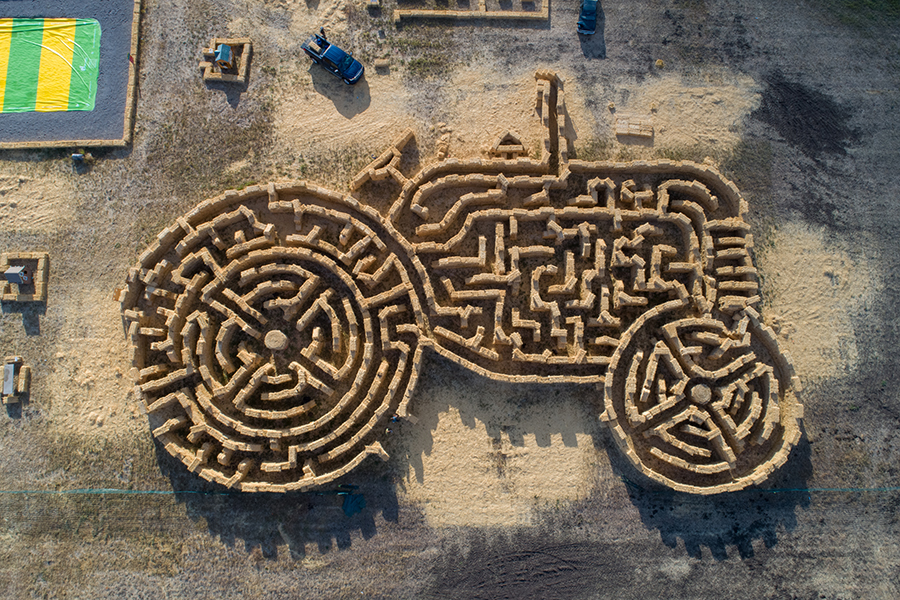 Kalispell Farm Builds 4,000Bale Maze Flathead Beacon