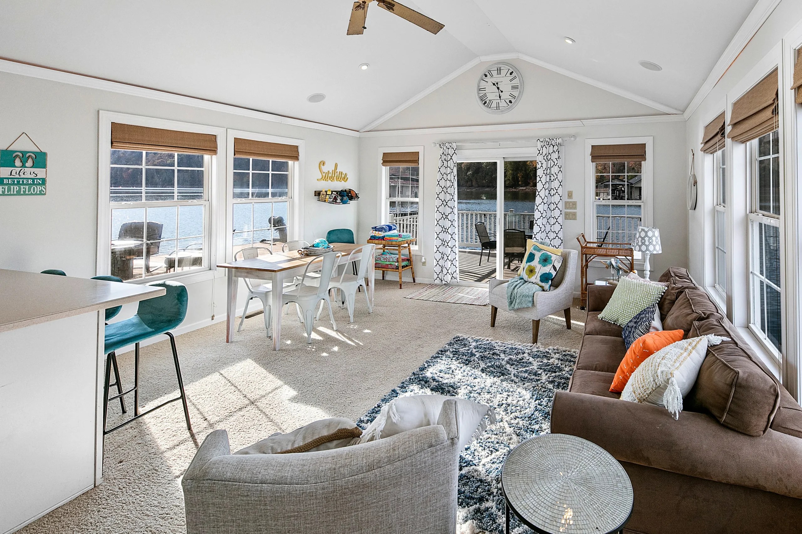 Flat Hollow Marina & Resort