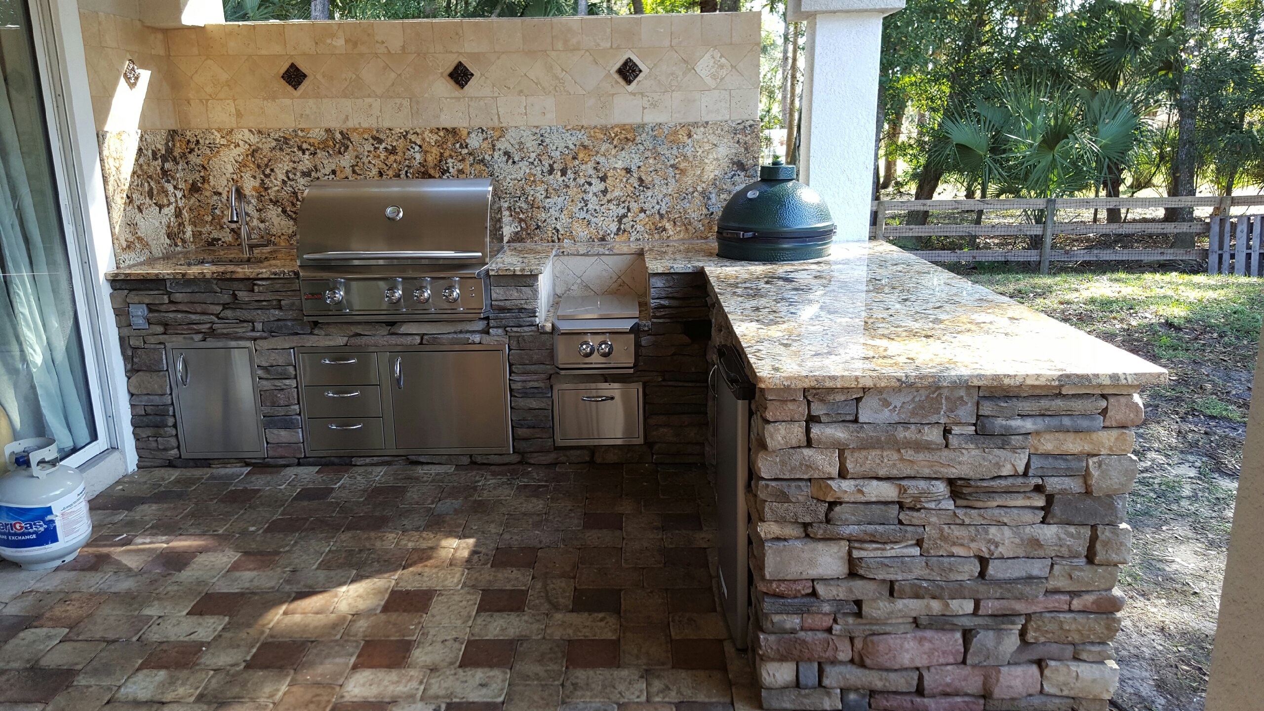 Creative Outdoor Kitchens BackSplash Creative Outdoor Kitchens