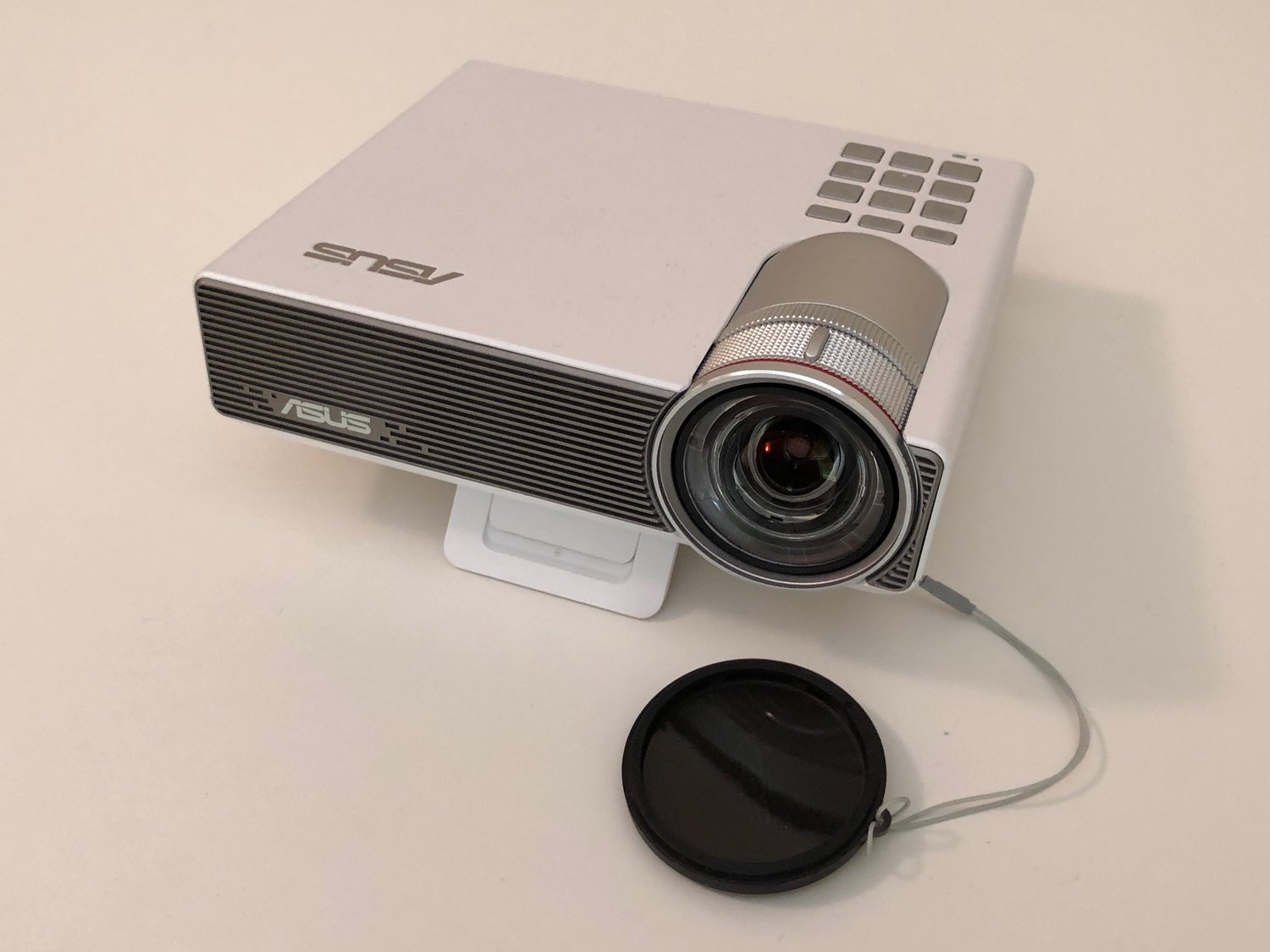 The ASUS PB3 is an Excellent Portable Projector That Doesn't Cost the