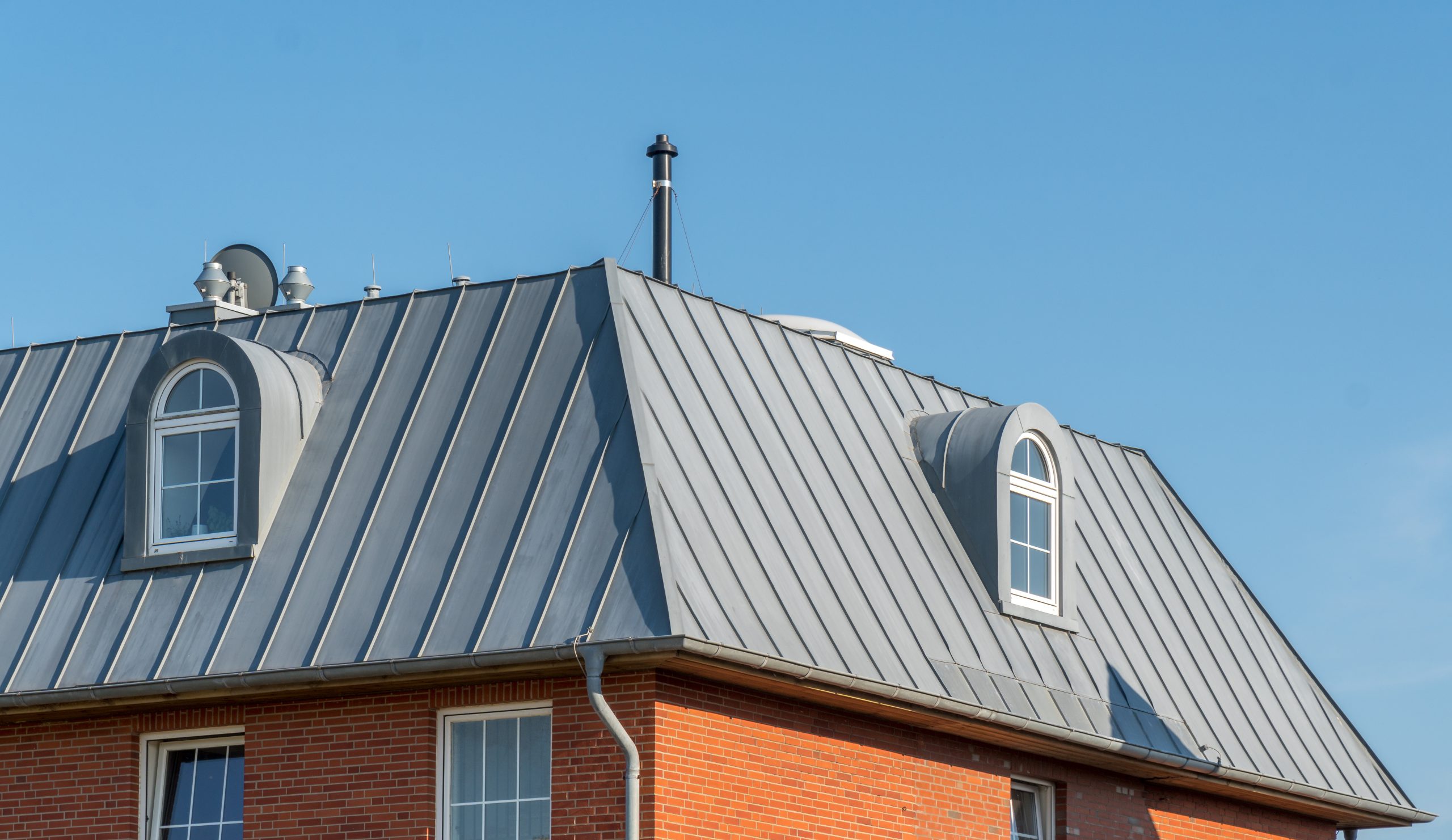 The Pros of Zinc Roof Covering Longevity and Design Integrity