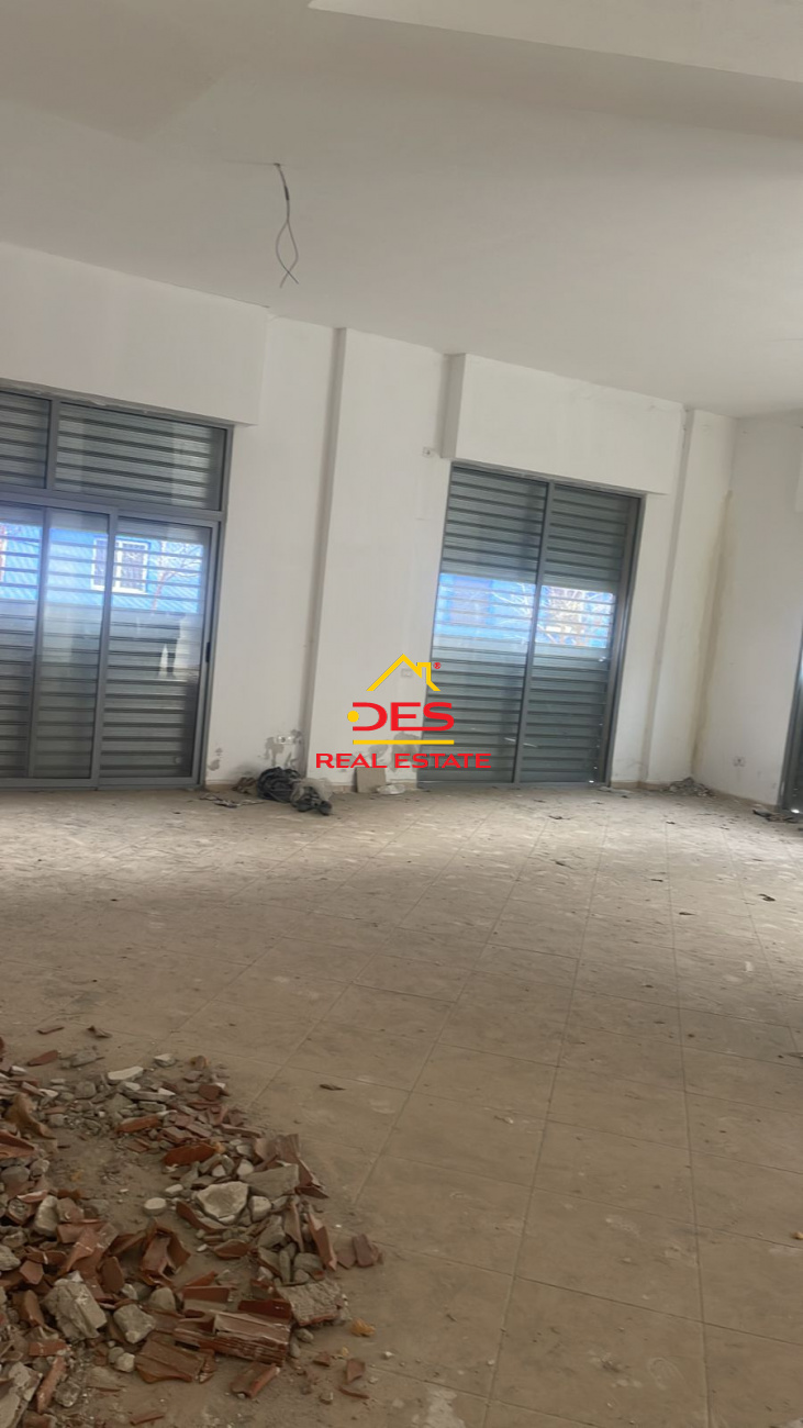 SHITET OSE JEPET ME QIRA AMBIENT KOMERCIAL LAGJA 18 TEK PARKU VALA ,DURRËS DES Real Estate
