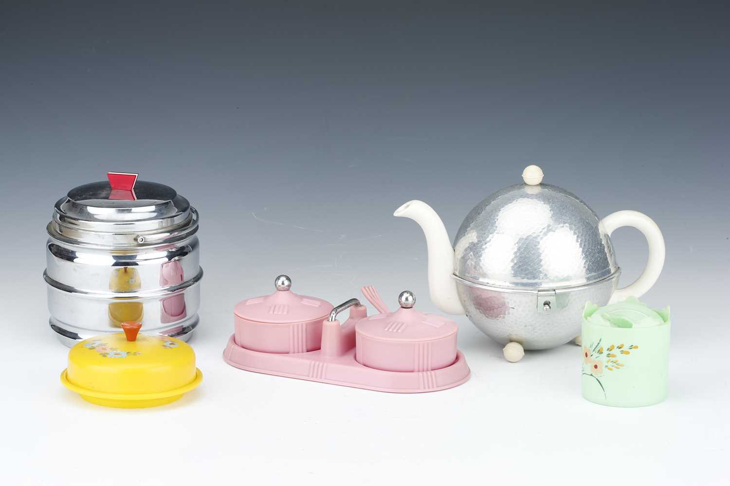 Lot 486 A Collection of 1950s Kitsch Tableware