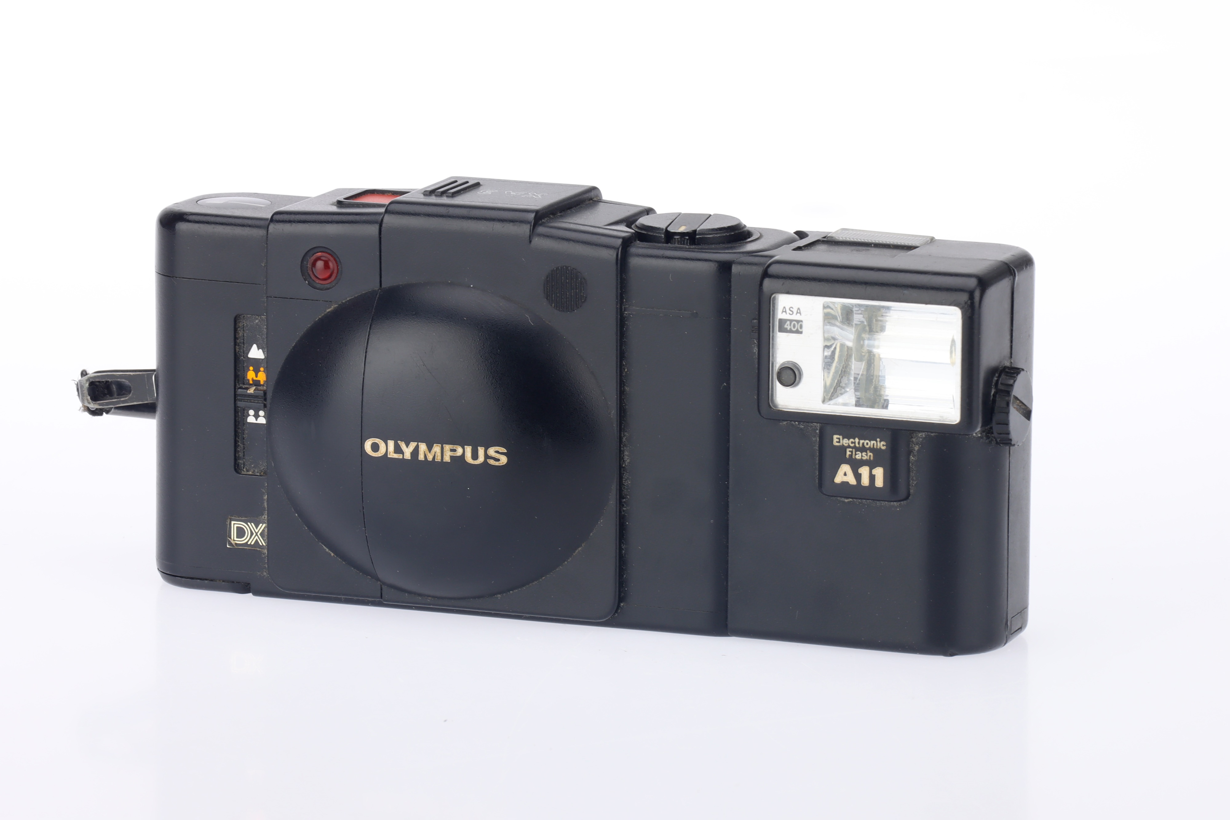 Lot 210 An Olympus XA3 35mm Viewfinder Camera,