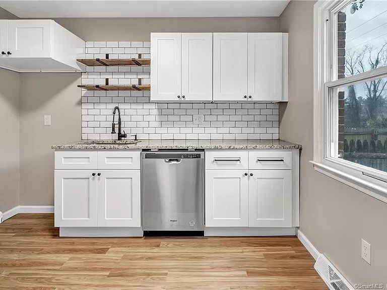 33 Lakeside Dr Unit 39, Bristol, CT06010 Flippin' CT