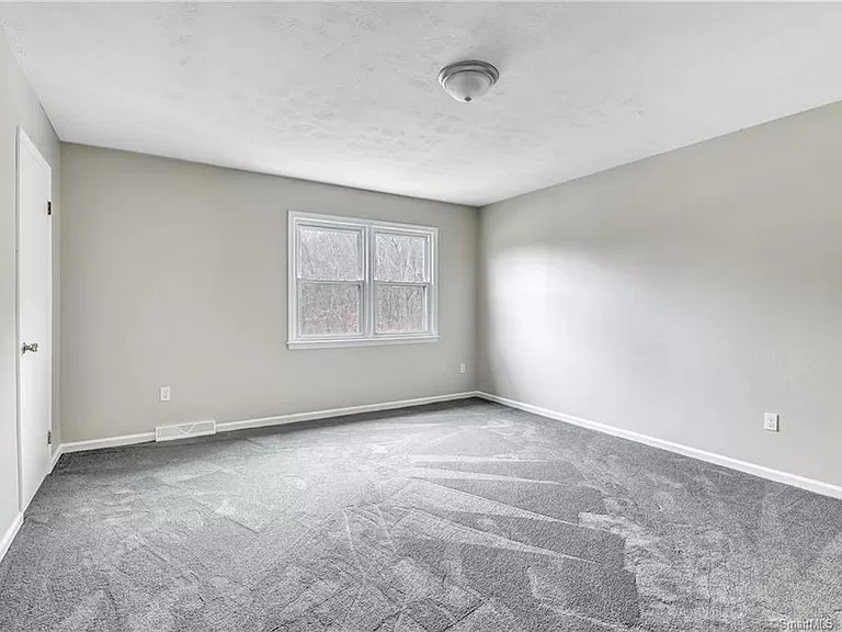 33 Lakeside Dr Unit 39, Bristol, CT06010 Flippin' CT