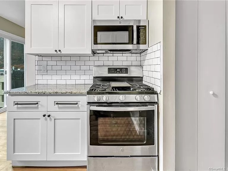 33 Lakeside Dr Unit 39, Bristol, CT06010 Flippin' CT