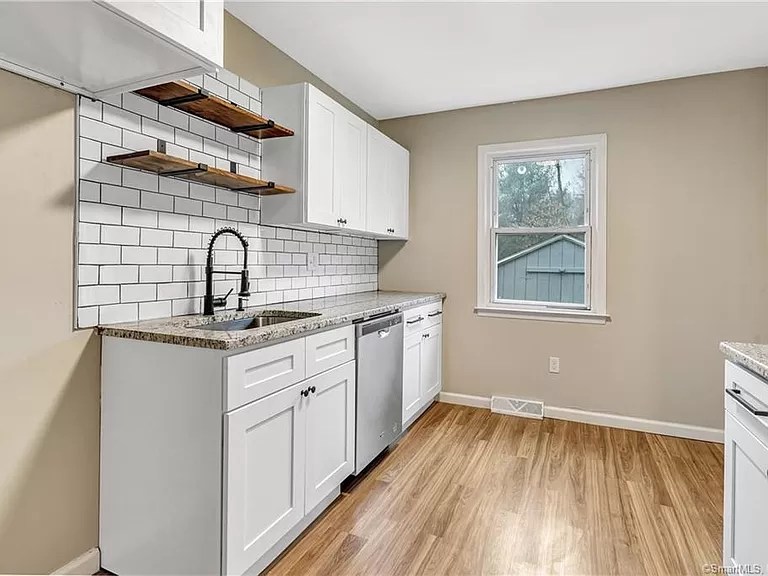 33 Lakeside Dr Unit 39, Bristol, CT06010 Flippin' CT