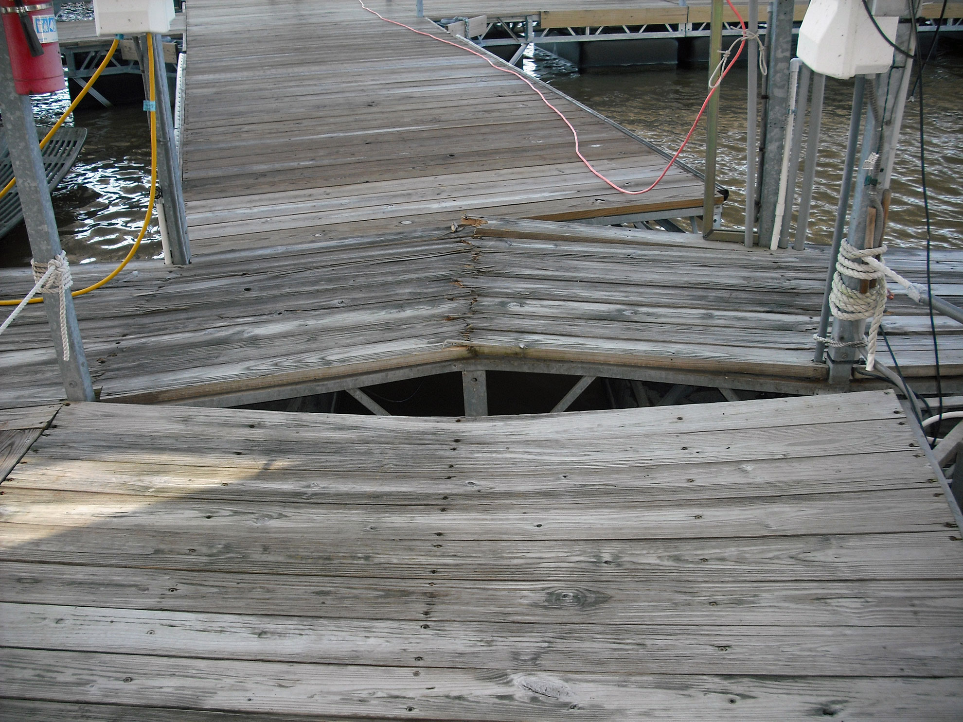 Repairs & Refloats Floating Docks Manufacturing Company