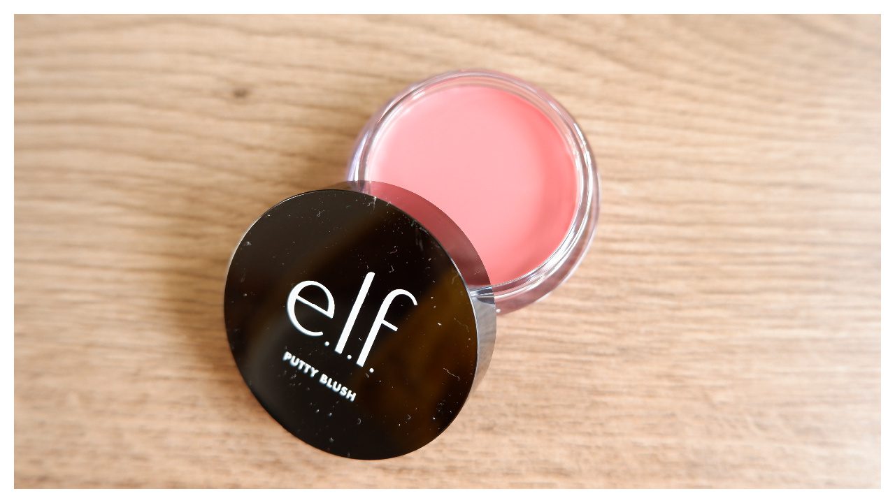 FLOATING IN DREAMS Reviews . Makeup . Fashion . everyday beauty made