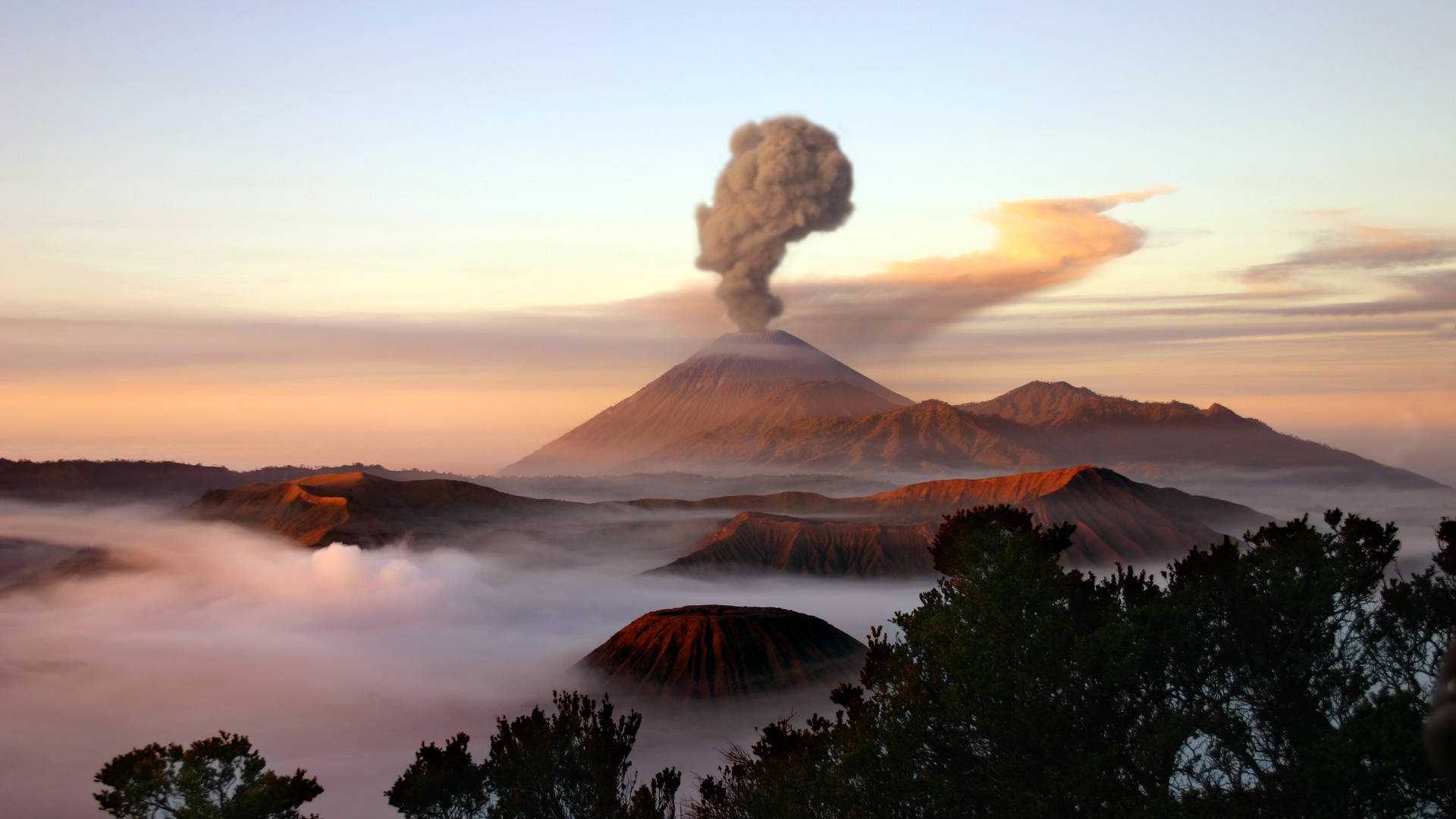 TOP 10 Most dangerous volcanoes in the world 🔥