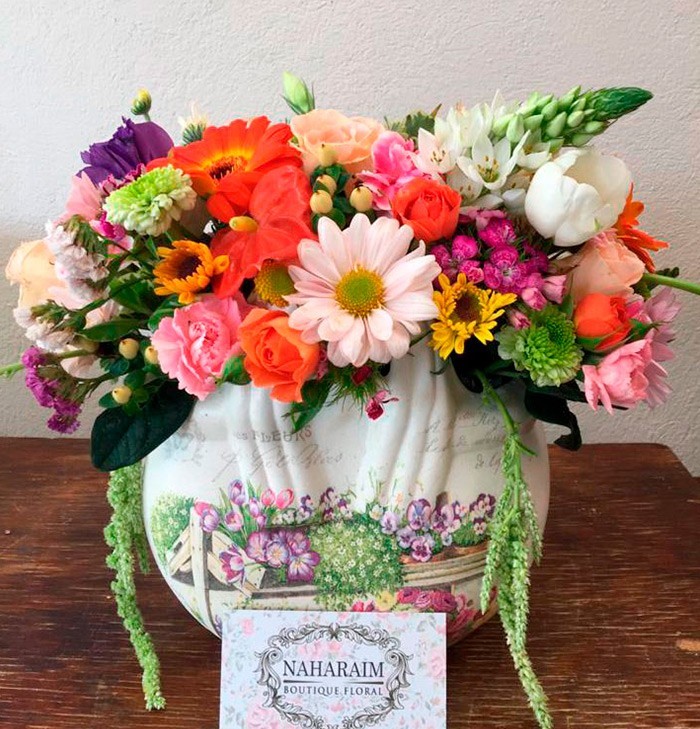 ARREGLOS FLORALES EN BOLSA DE BARRO