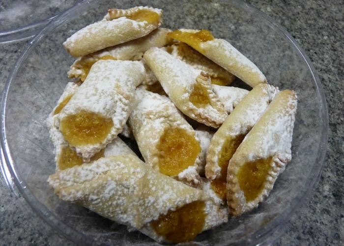 Biscuits & Baby Cakes Floriana Cakes