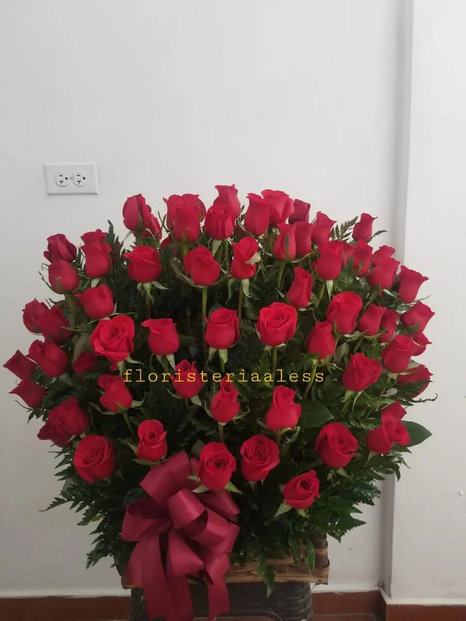 Details 100 arreglo de 100 rosas rojas Abzlocal.mx