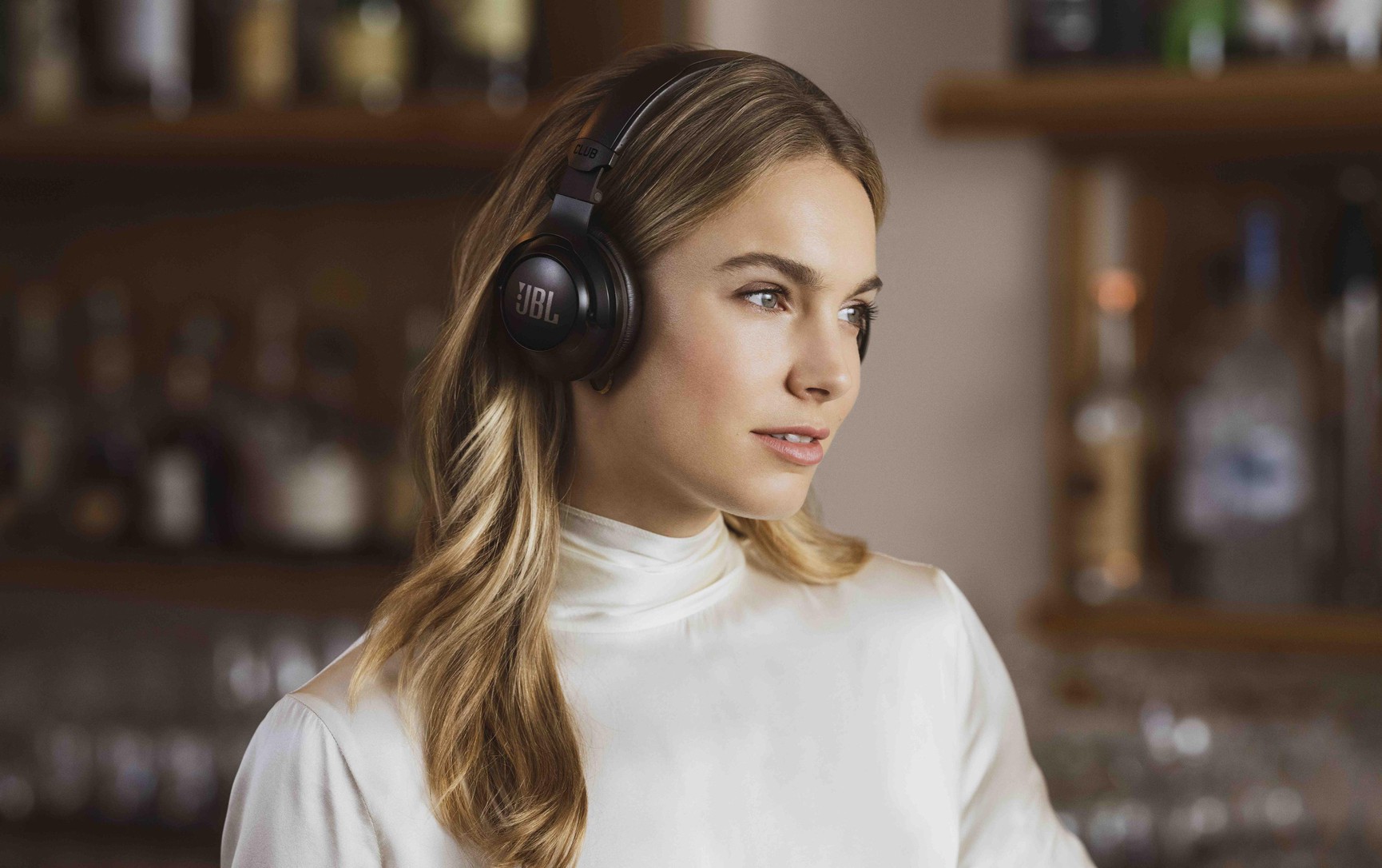 Do you know how to wear headphones properly? Reliable products since 2012