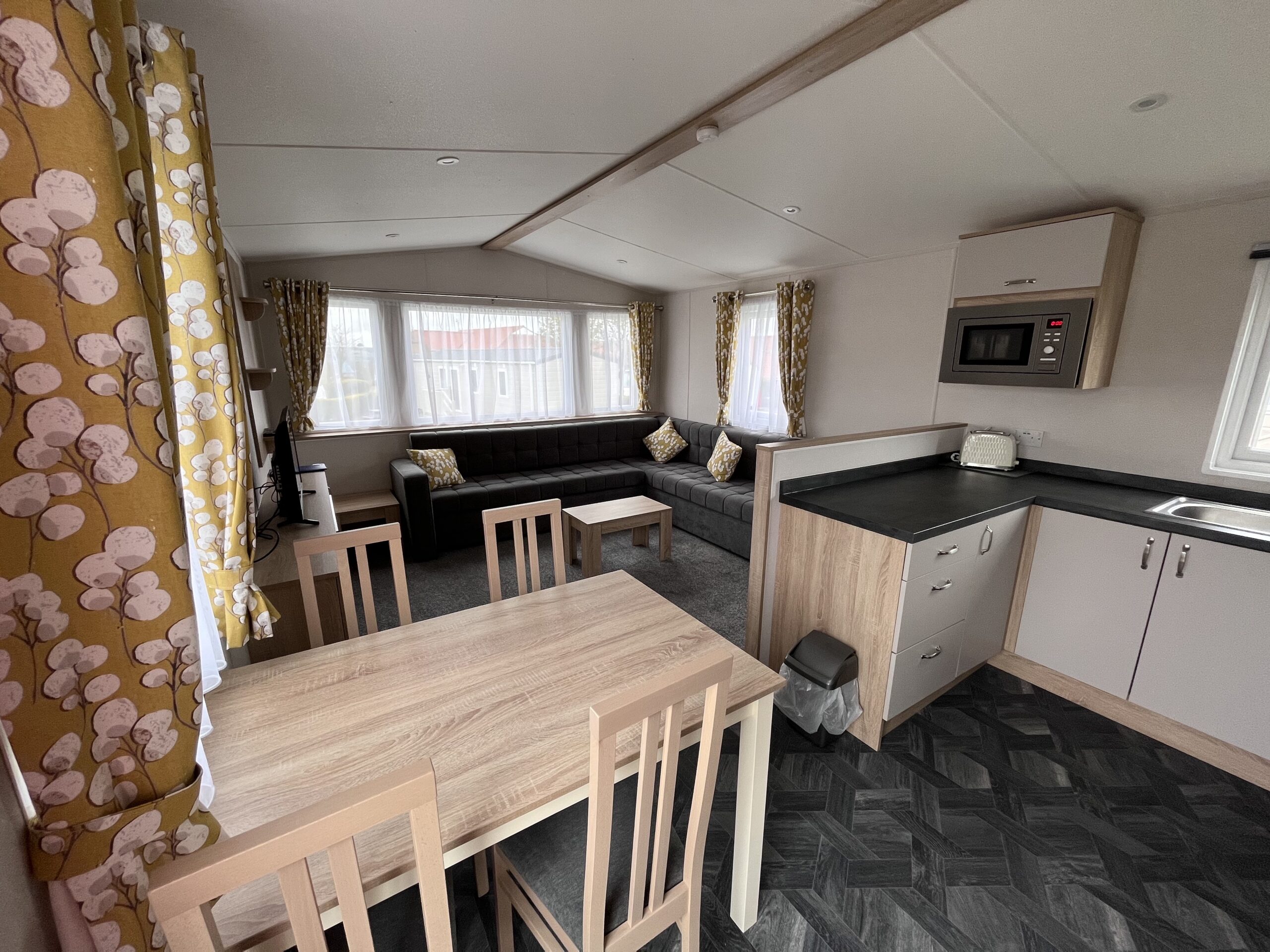 2 Bedrooms Caravans Flower of May