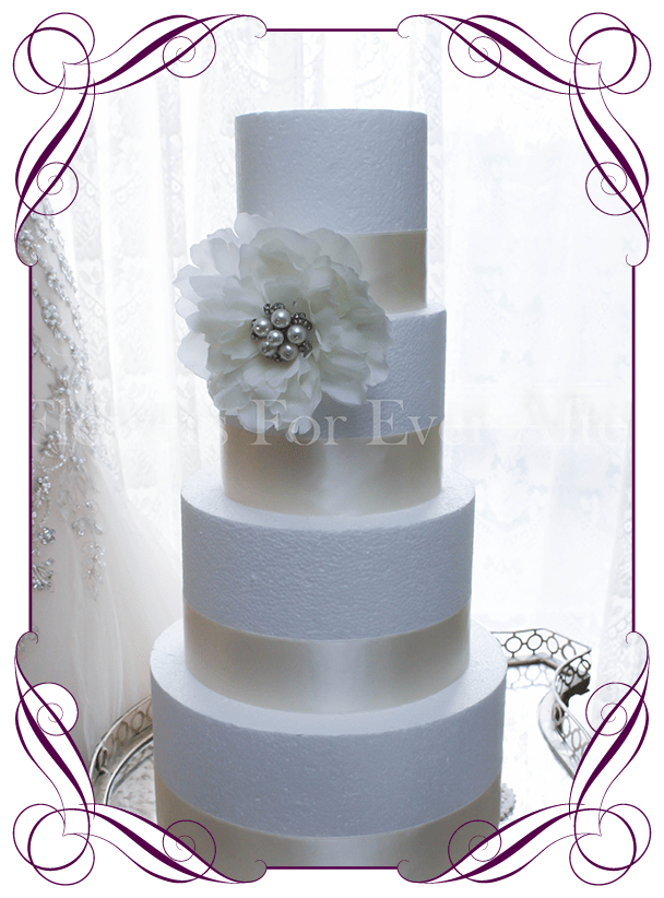 Top more than 149 silver anniversary cake decorations kidsdream.edu.vn