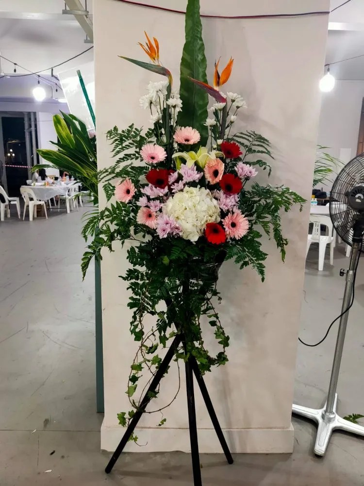 Beautiful [CW105] FREE Same Day Flower Wreath Delivery SG