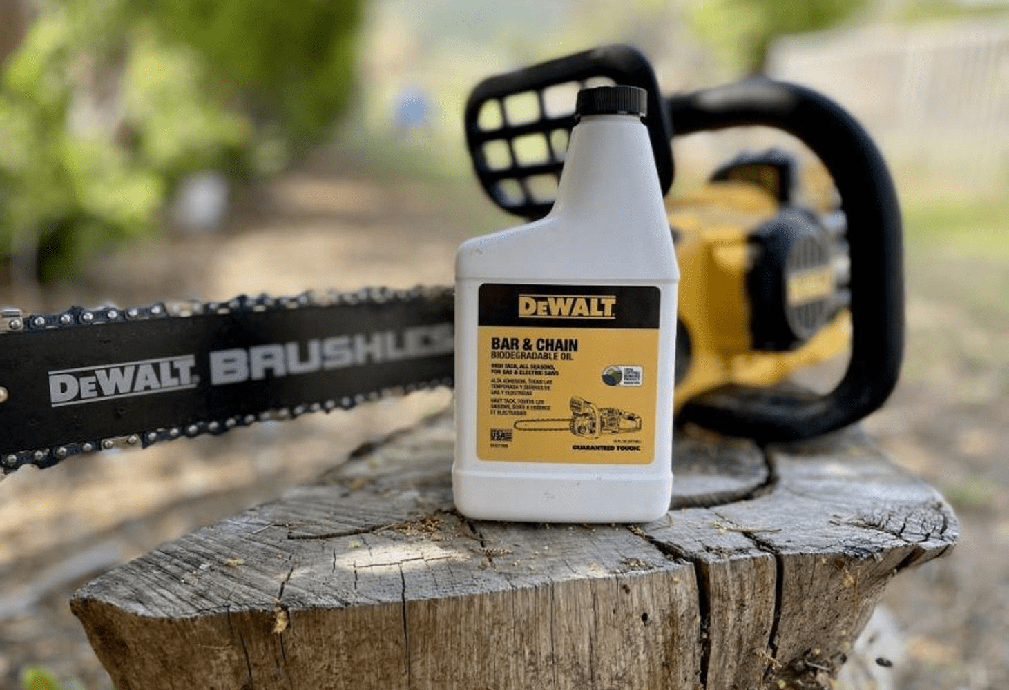 DEWALT annonce la toute première huile de scie à chaîne biodégradable