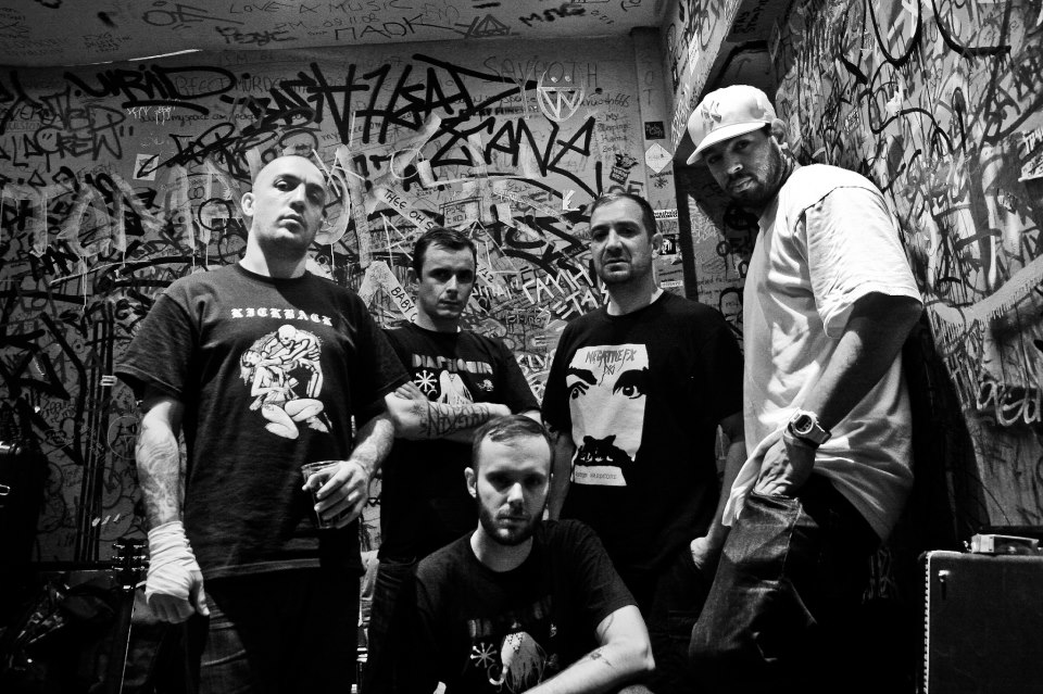 KICKBACK En noir et contre tout FLUOGLACIAL