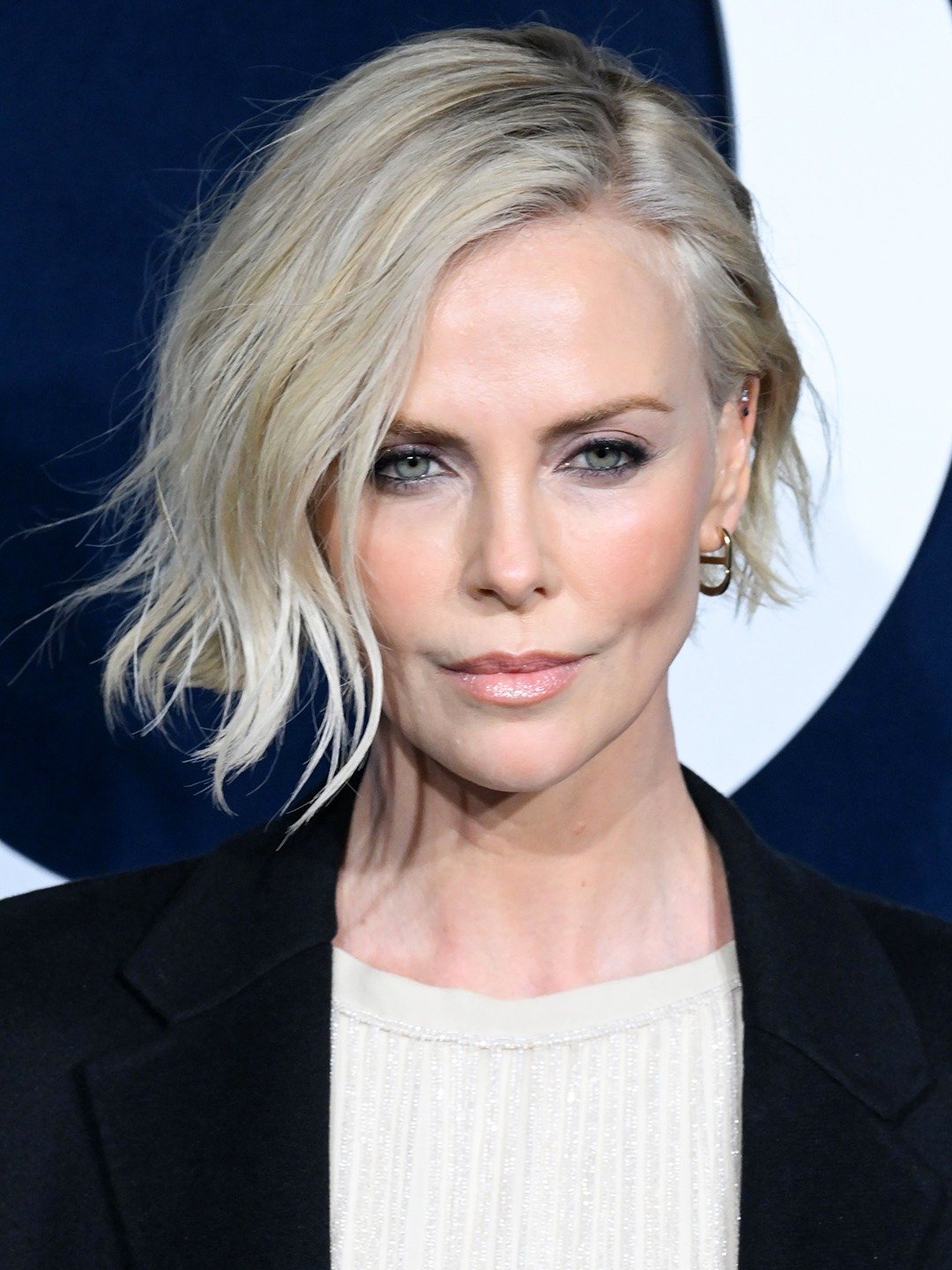 Charlize Theron Em Maos