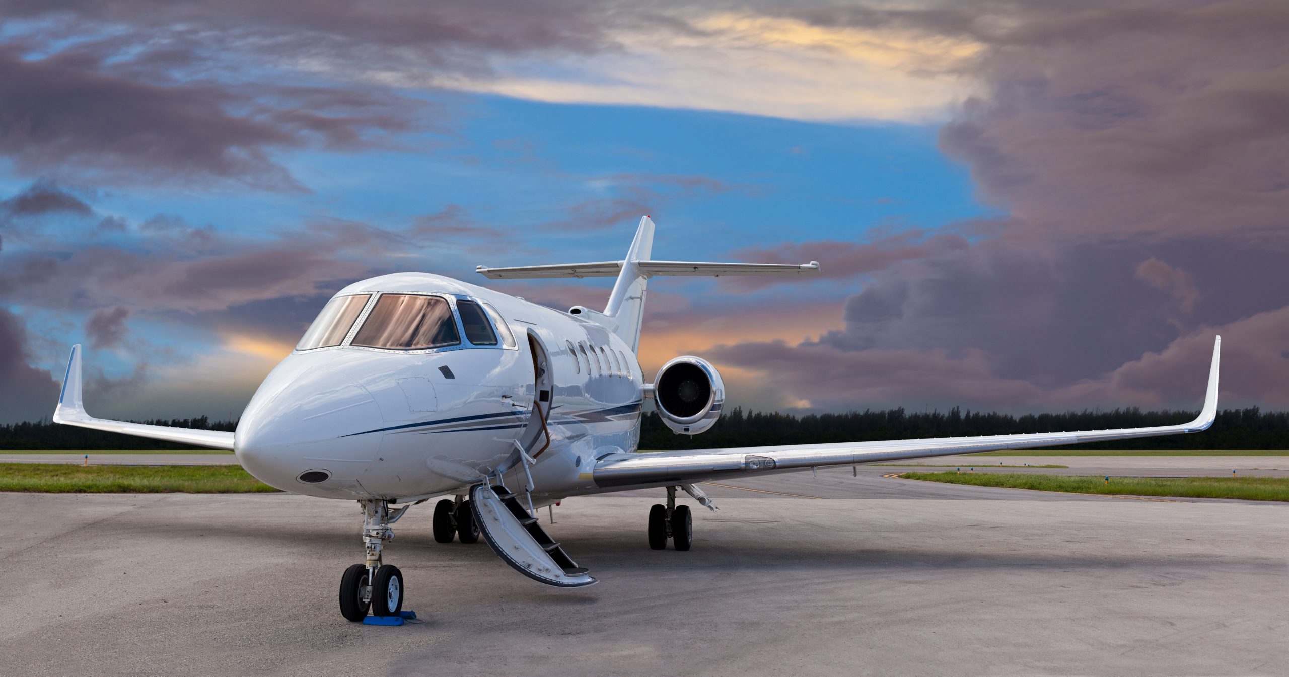 How fast does a private jet fly?