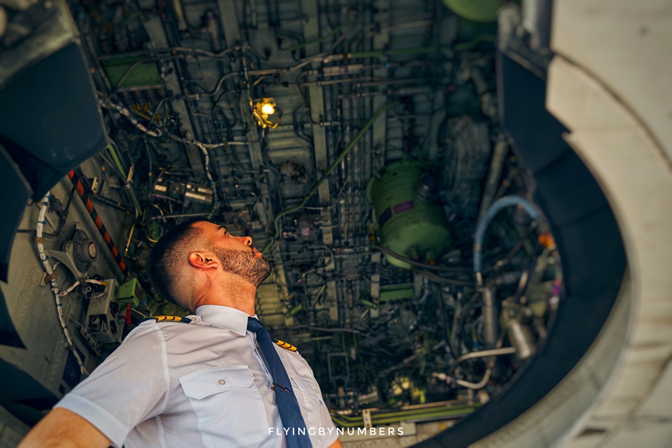 Can airline pilots have facial hair?