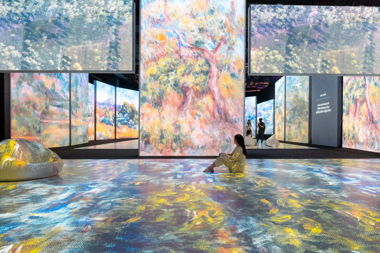 & FRIENDS ALIVE BKK วาฬมีปีก Flying Whale