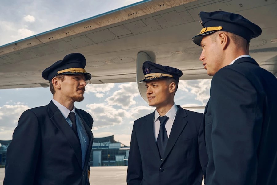 Where do pilots work and how do they get a job