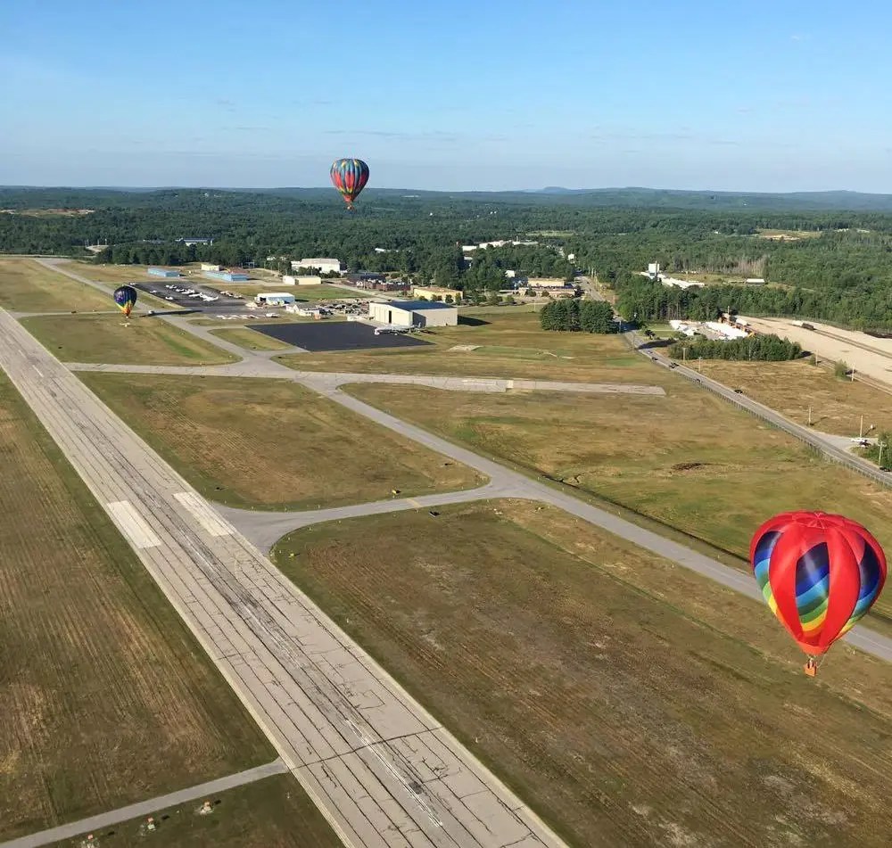 About AuburnLewiston Airport