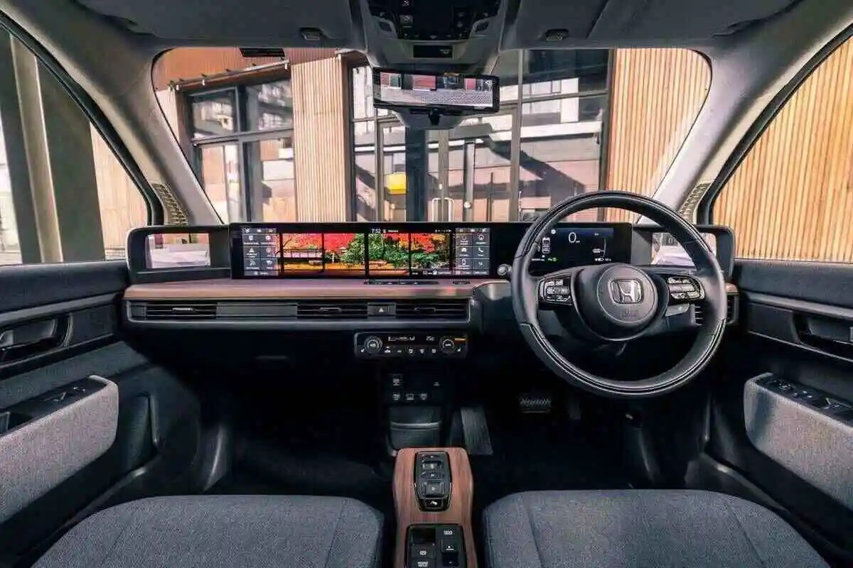 Honda Windshield Replacement - Francis & Sons Auto Glass