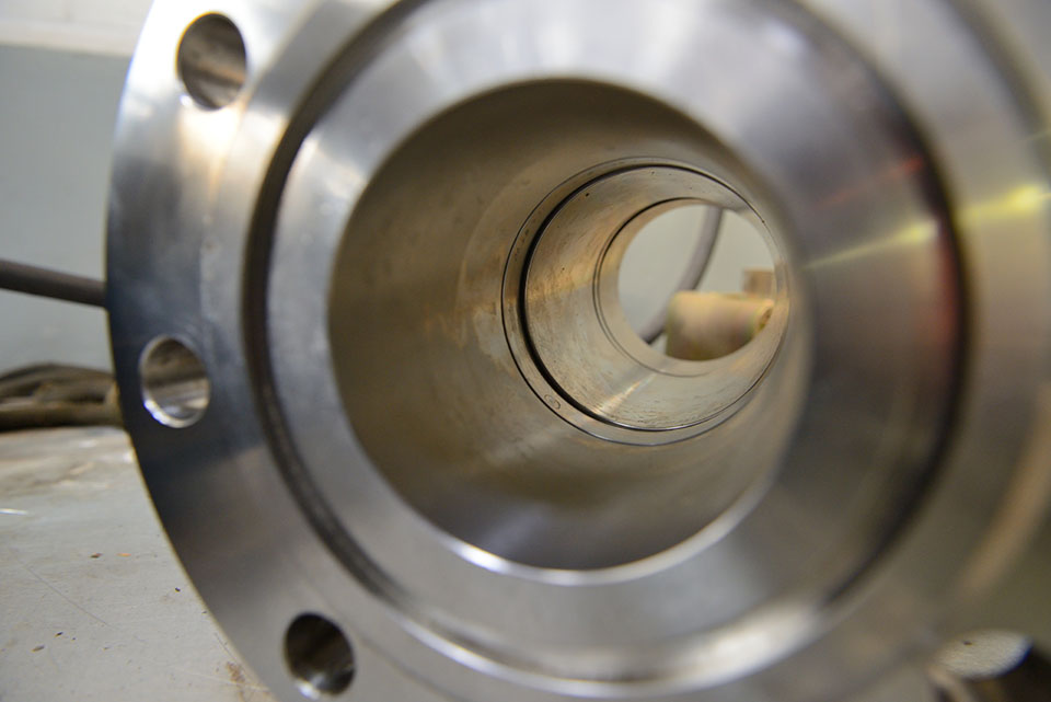 What is the difference between a fullbore and a halfbore ball valve