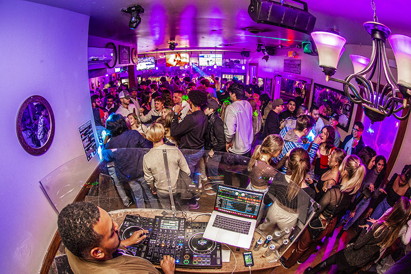 Allen & Heath AHM Makes Things Easy for Cornerstone Tavern in Raleigh