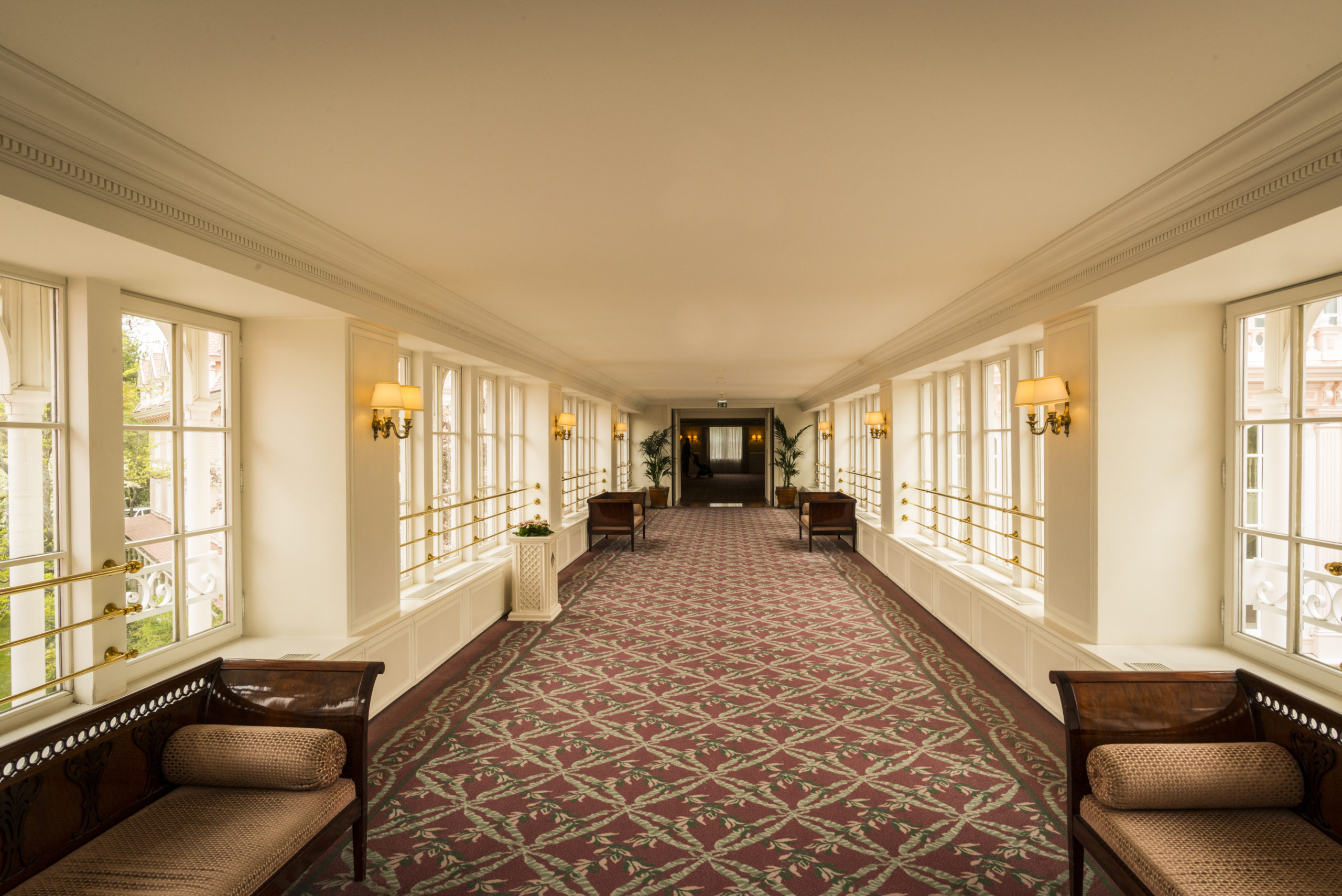 Broadloom Carpet vs. Carpet Tiles Which One is Better for Your