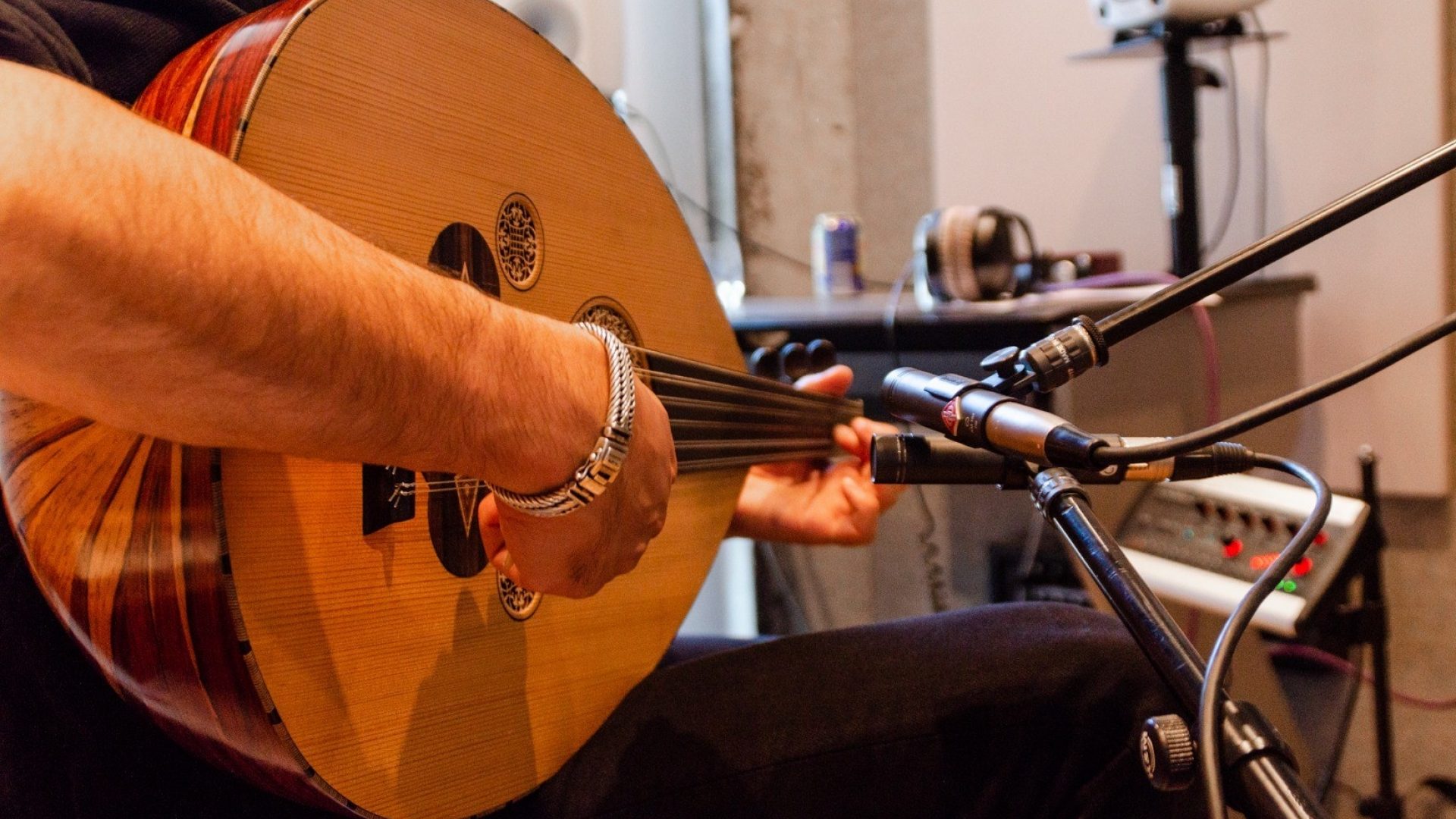 How Hard is it to play the Oud Instrument? All About the Oud