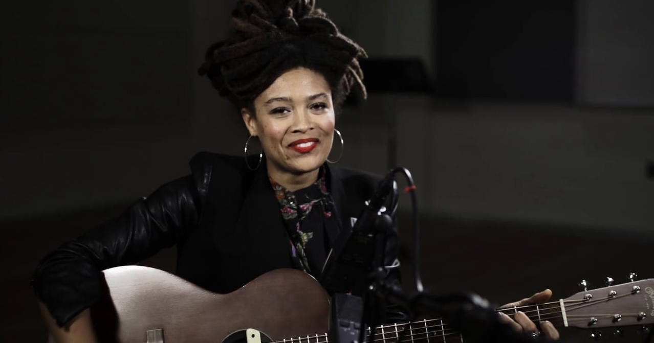 Video Valerie June plays Lead Belly's 'Goodnight Irene' Smithsonian Folkways Recordings