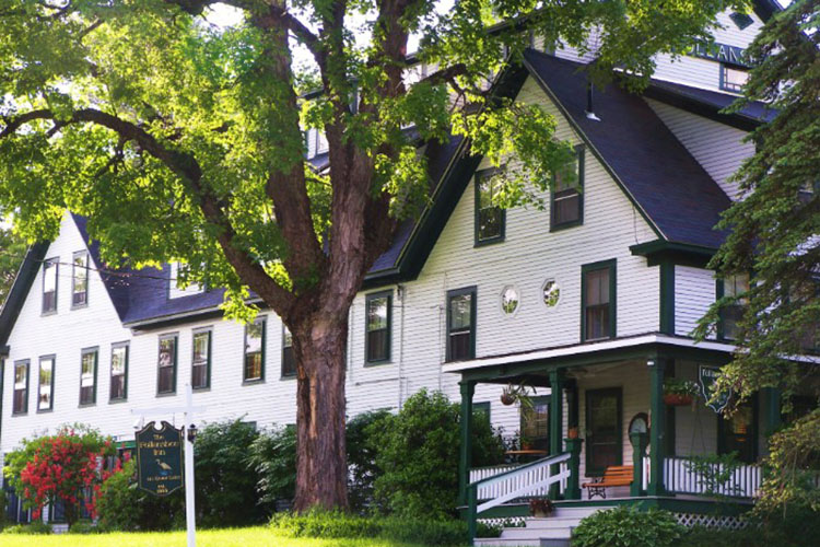 Lakefront New Hampshire Bed and Breakfast Follansbee Inn