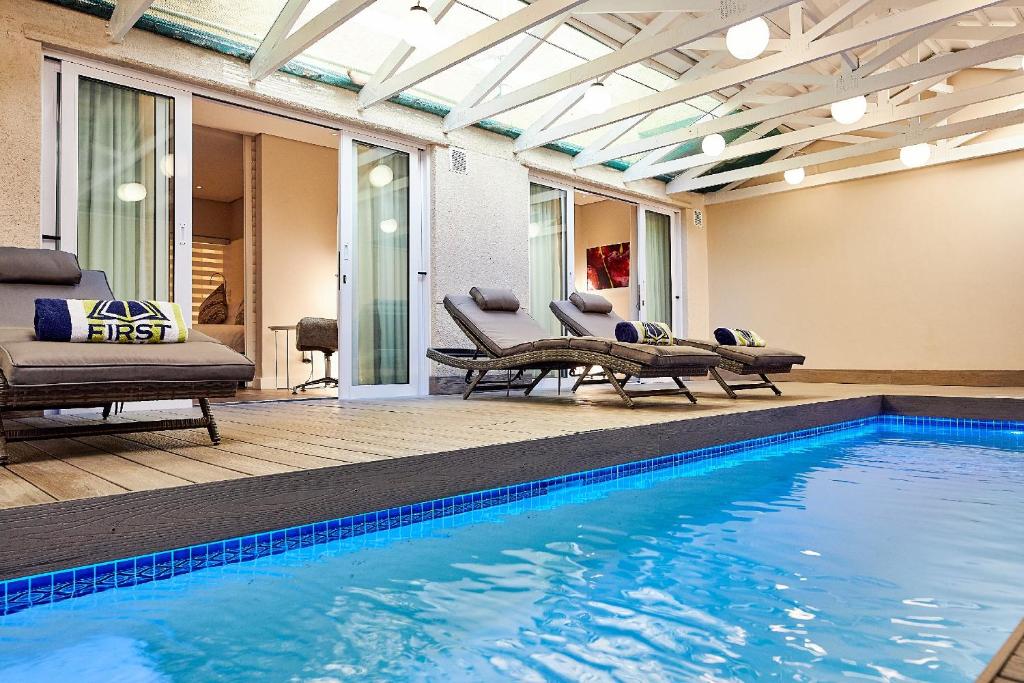 La Vita Spa A Couple Treats 2.5 hour package + meals and drinks for 2