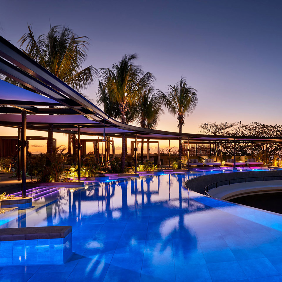 Lux Grand Bay Floating Pool Fontana Fountains