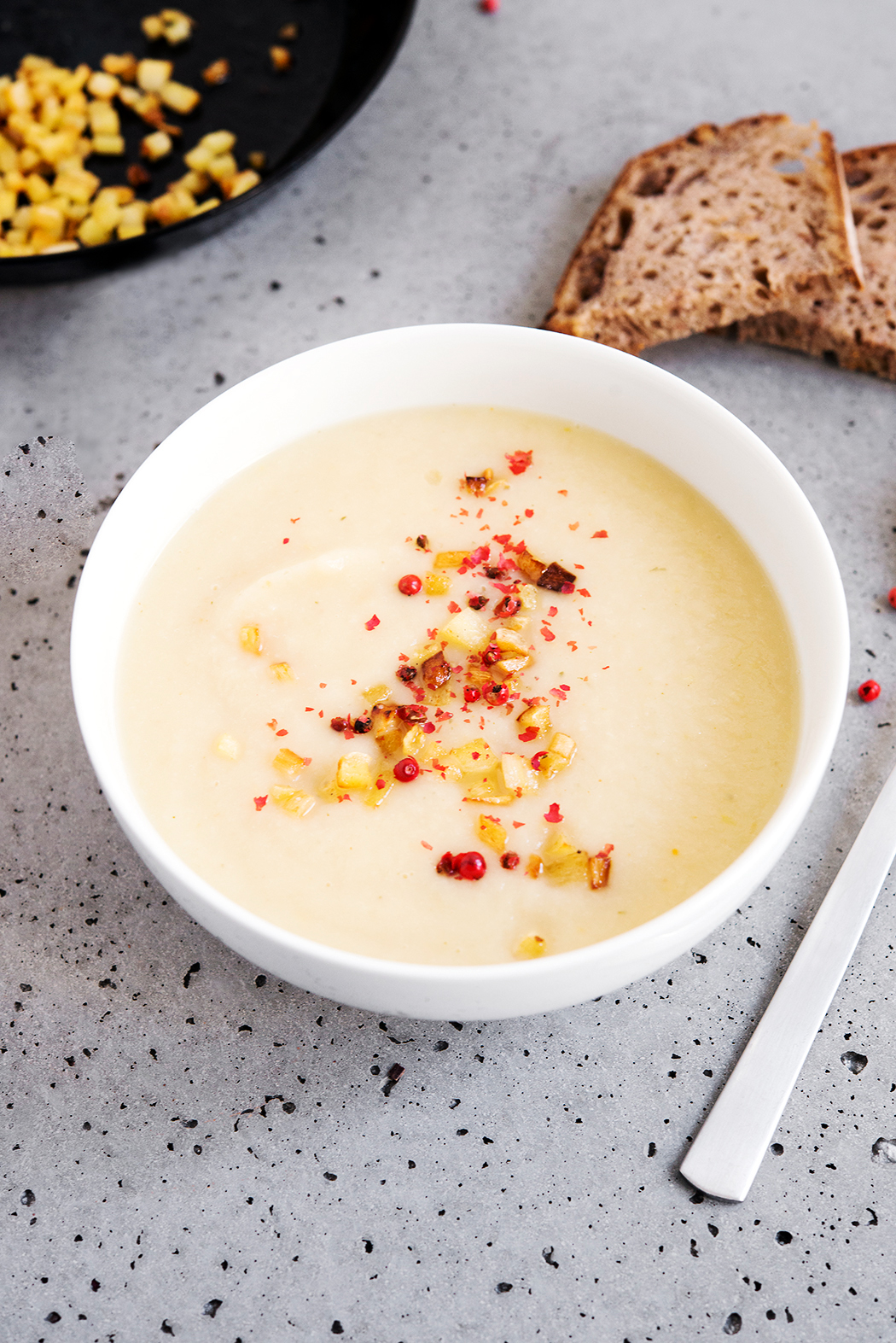 Apfel-Pastinaken-Suppe