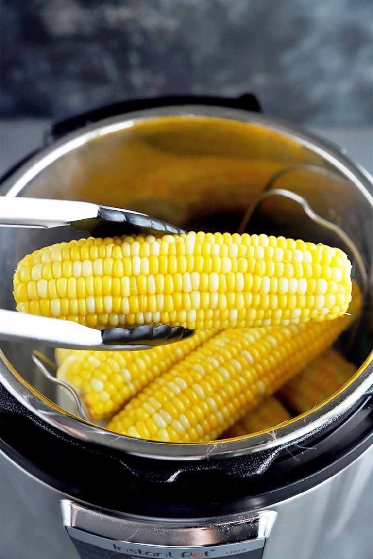 How to Cook Corn on the Cob in an Electric Pressure Cooker