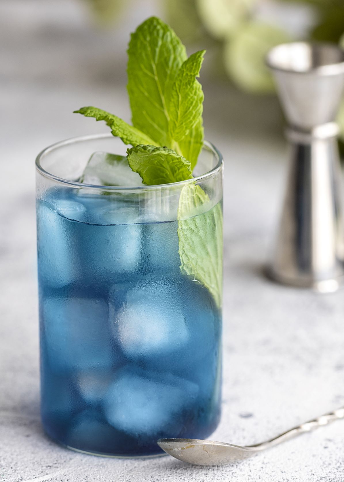 Blue Lagoon Cocktail Cocktail Food & Sun