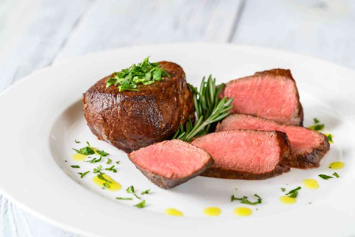 Filet Mignon Vs Sirloin (Key Differences)